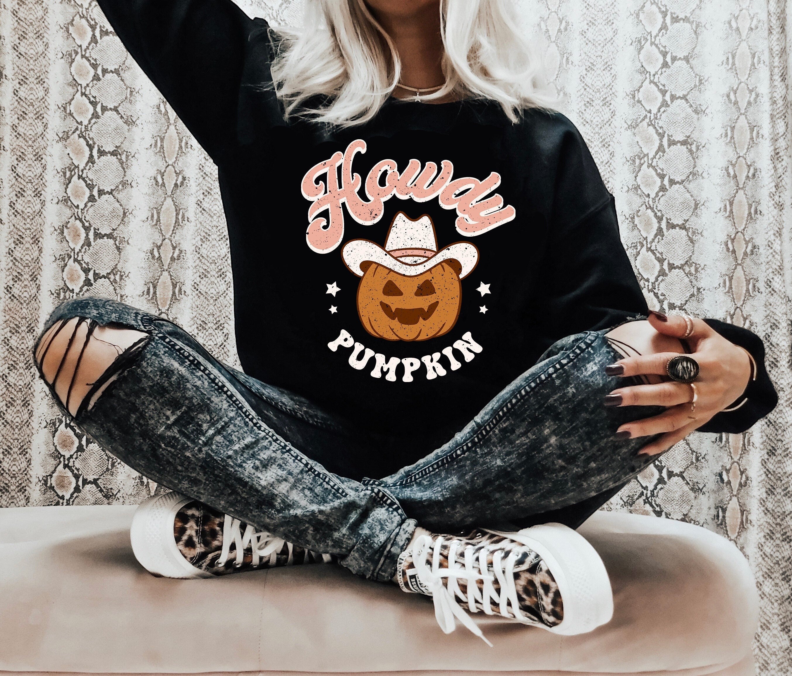 Howdy Pumpkin Western Halloween Sweatshirt, Spooky Halloween Mom Shirt, Vintage Sweater, Mama Shirt, Womens Cute Pumpkin Halloween Graphic