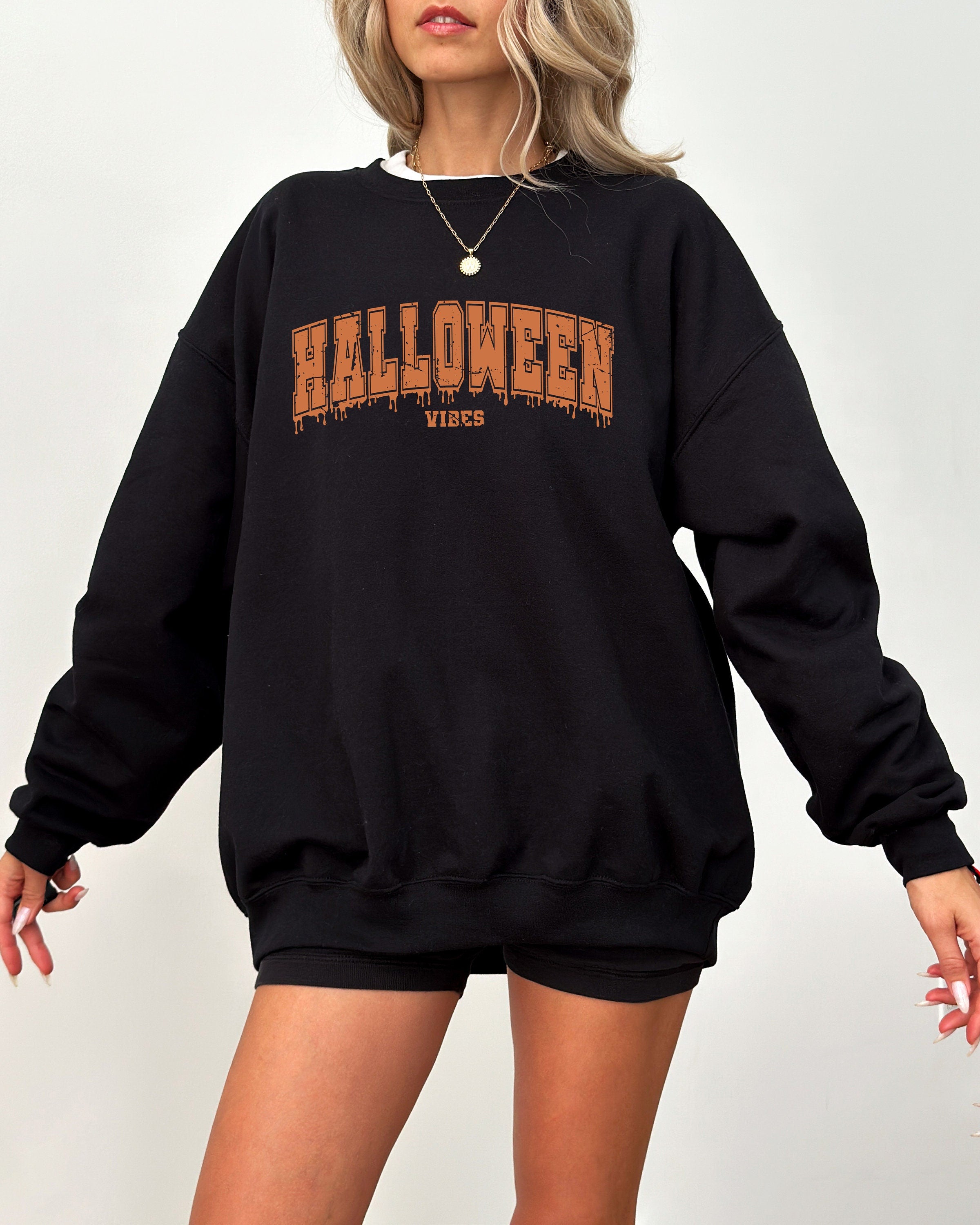 Halloween Vibes Varsity Sweatshirt Retro Fall Design Autumn Sweater, Spooky Season Sweatshirt, Pumpkin Crewneck 2024