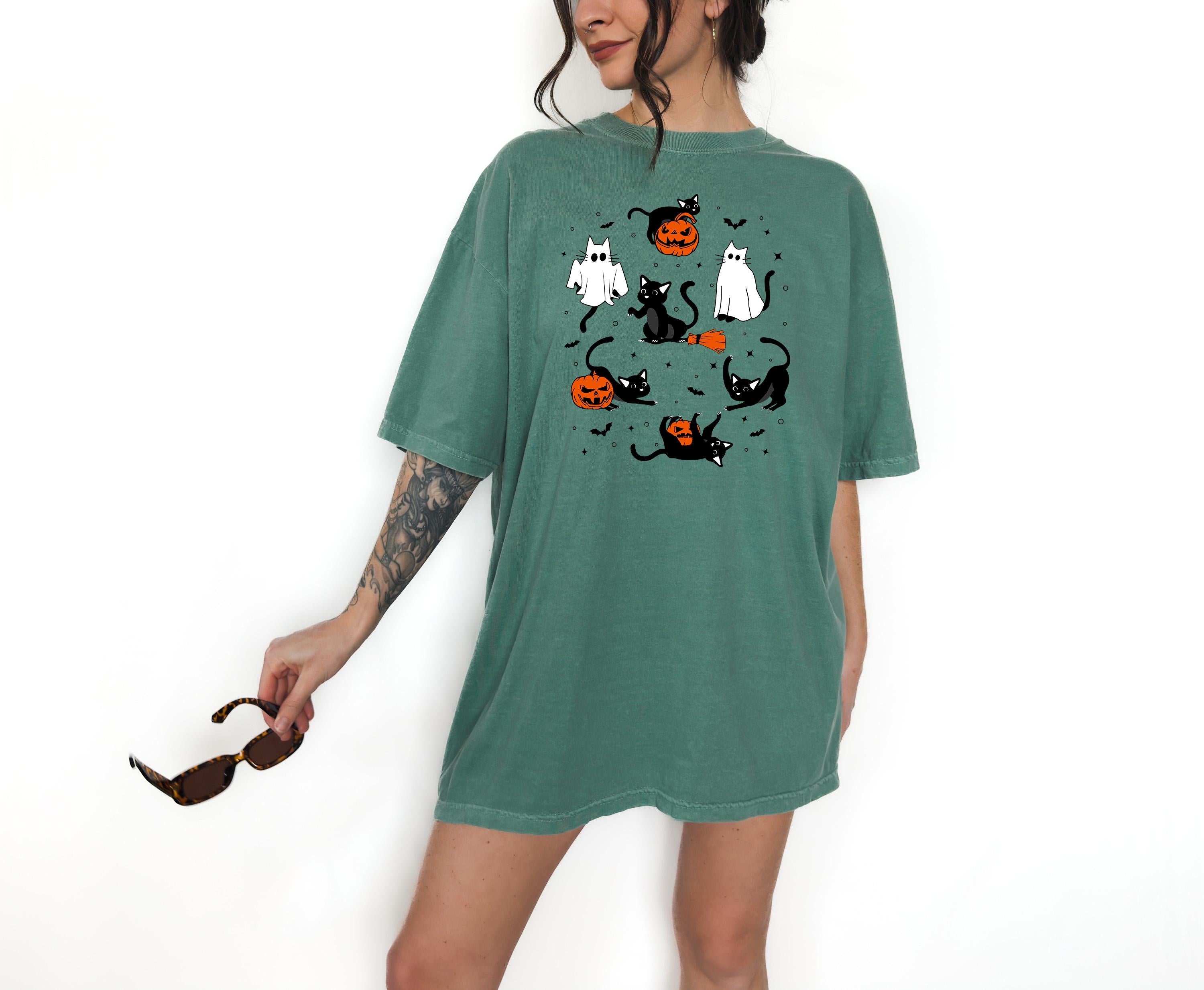 Cute Black Cat Halloween Comfort Colors shirt, Pumpkin T Shirt, Vintage Halloween Shirt, Retro Fall Vibes Shirt, Autumn Shirt Spooky Shirt