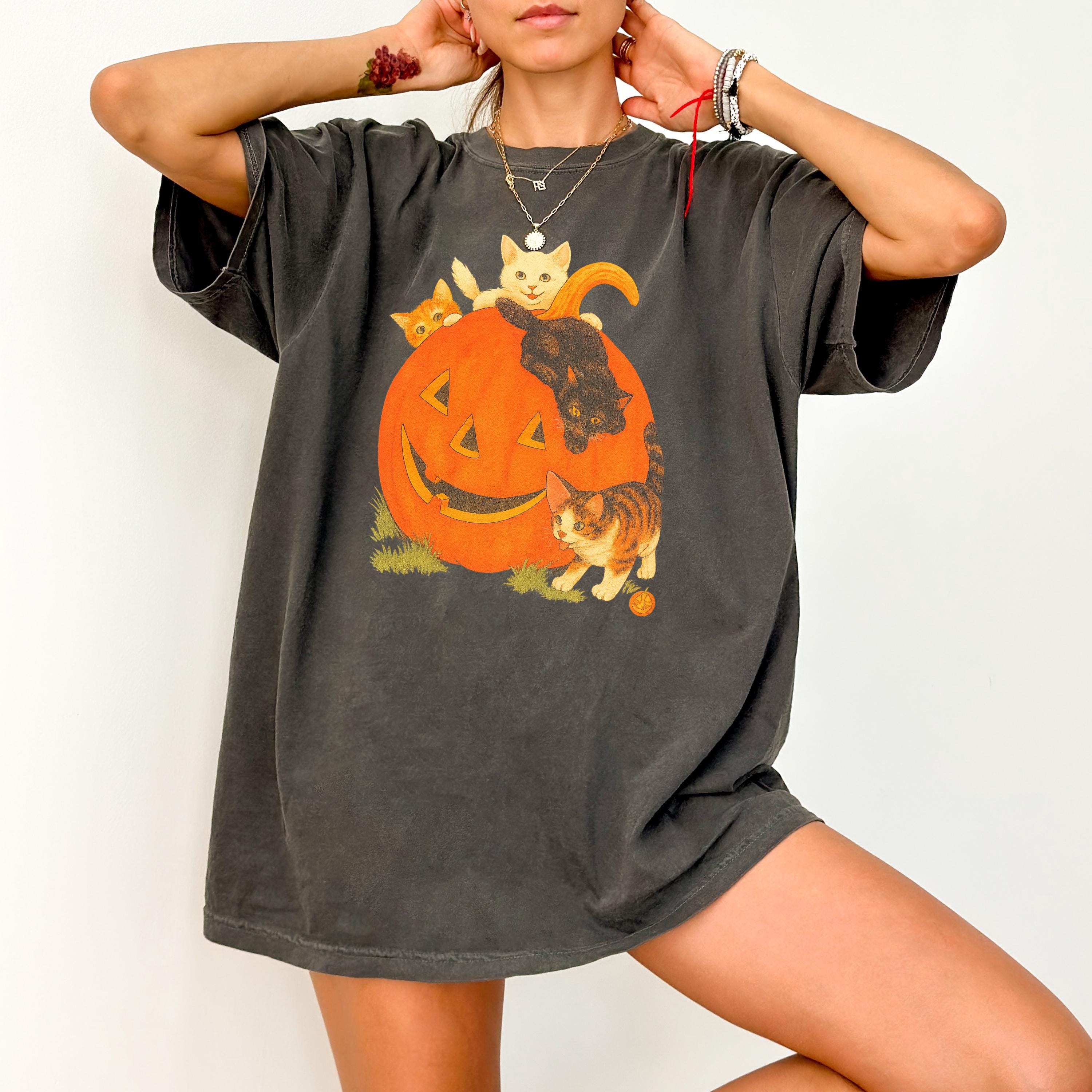 Vintage Style Halloween Comfort Colors Shirt, 90's Design, Retro Pumpkin Fall T-Shirt, Boxy Tee, Unisex, Cat Deign, Autumn T