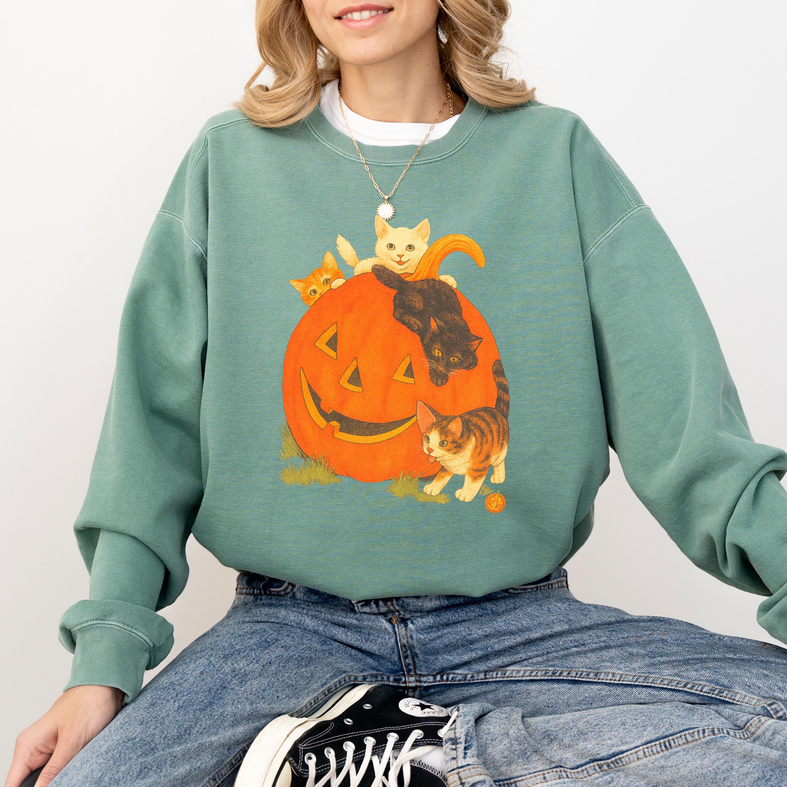 Retro Cat Halloween Comfort Colors Sweatshirt, Black Cat Fall DTG Design, Jack O' Lantern Pumpkin, Autumn Sweater, 90's Vintage Crewneck