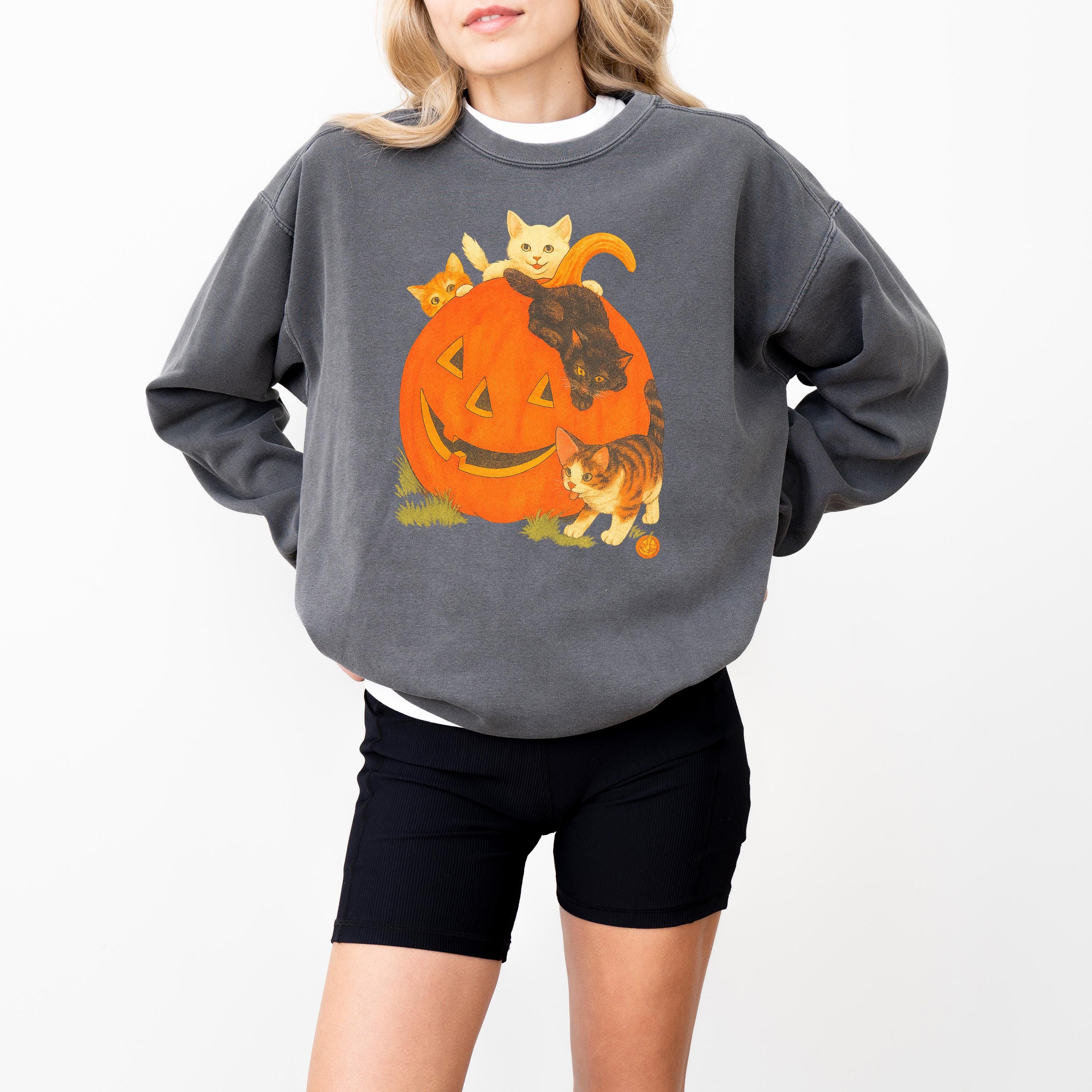 Retro Cat Halloween Comfort Colors Sweatshirt, Black Cat Fall DTG Design, Jack O' Lantern Pumpkin, Autumn Sweater, 90's Vintage Crewneck