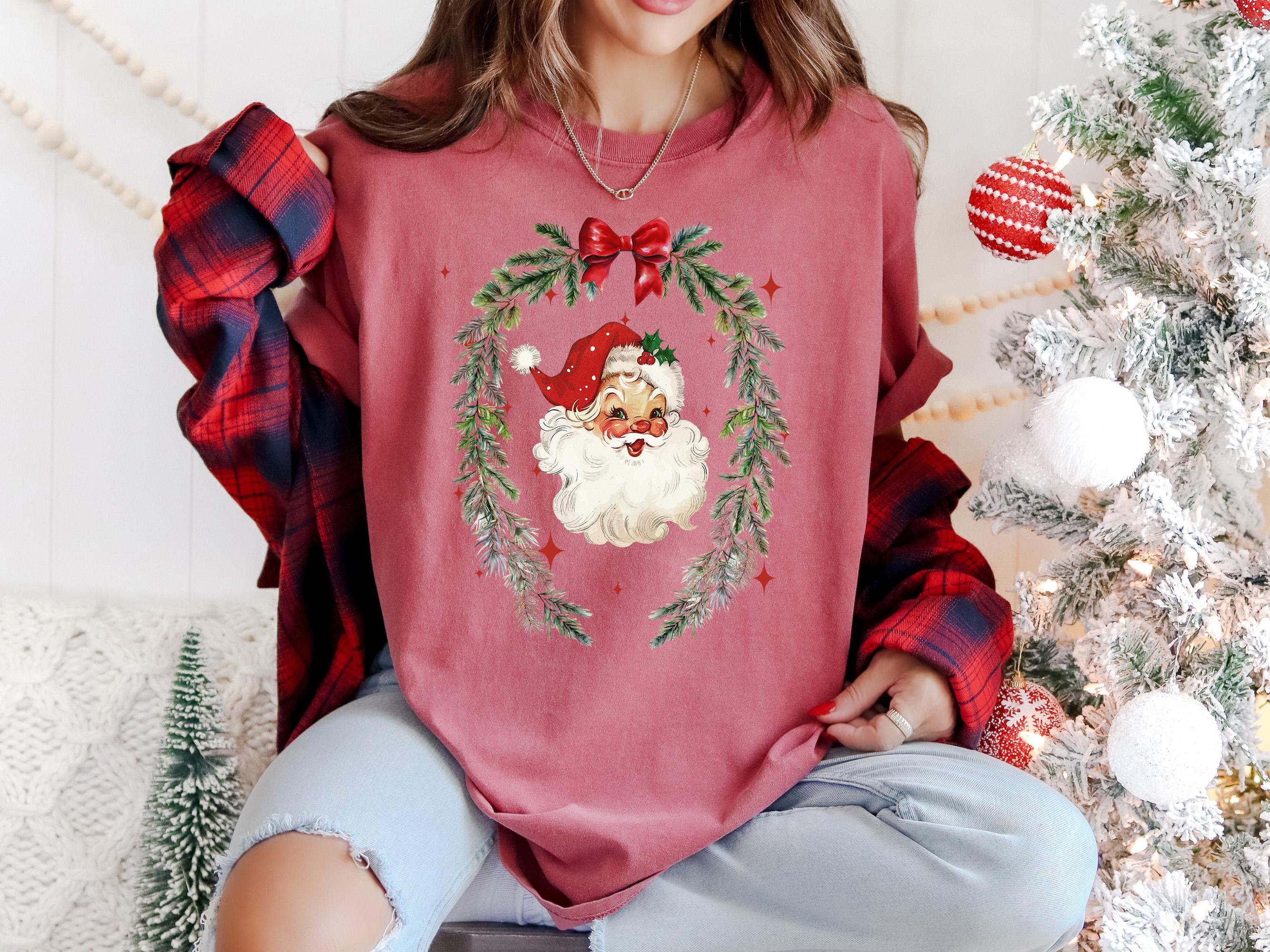Retro Santa Comfort Colors Shirt, Nostalgic Christmas TShirt, Holiday Shirt, Cozy T, Christmas Wreath Design, Christmas 2025