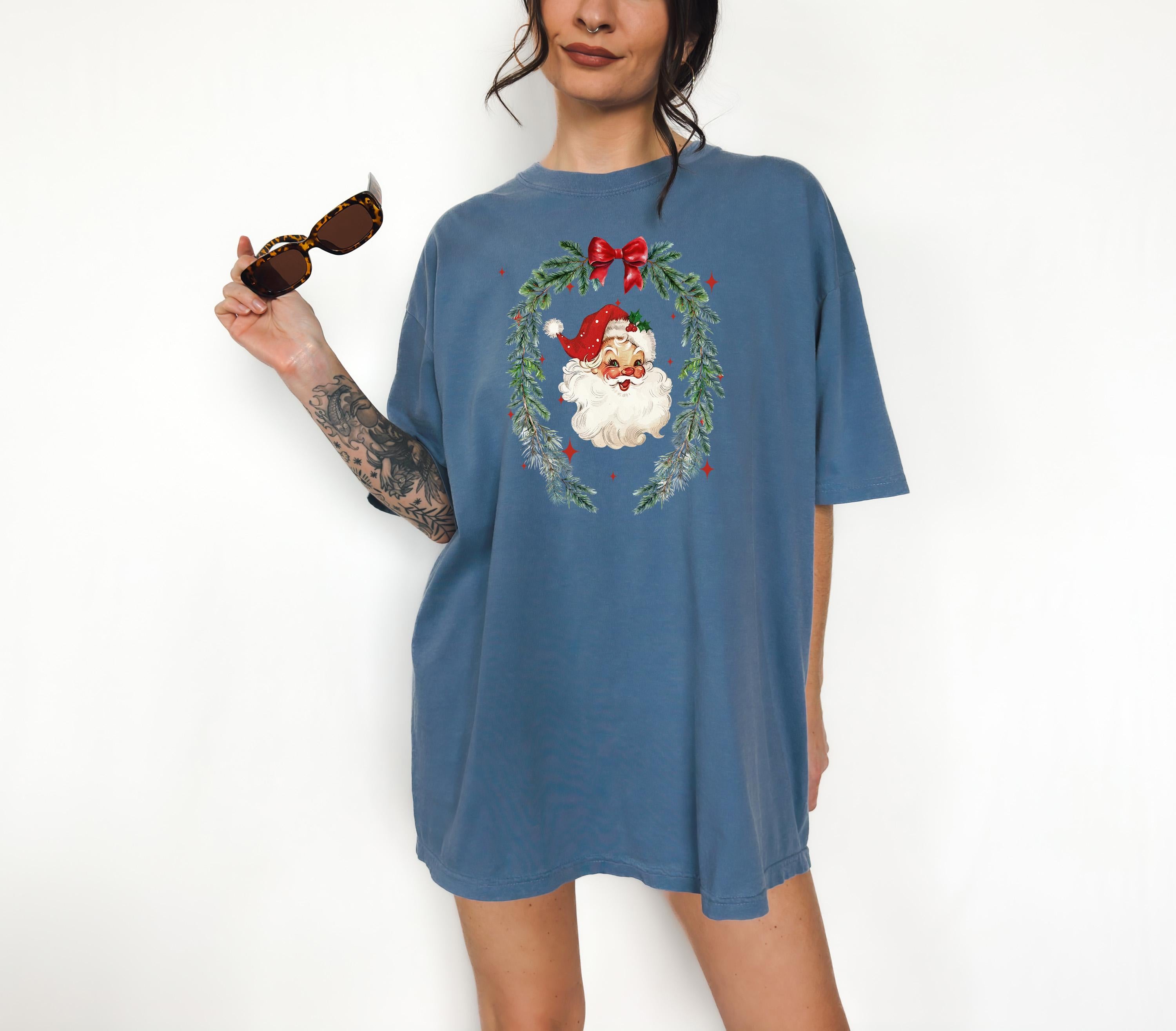 Retro Santa Comfort Colors Shirt, Nostalgic Christmas TShirt, Holiday Shirt, Cozy T, Christmas Wreath Design, Christmas 2025