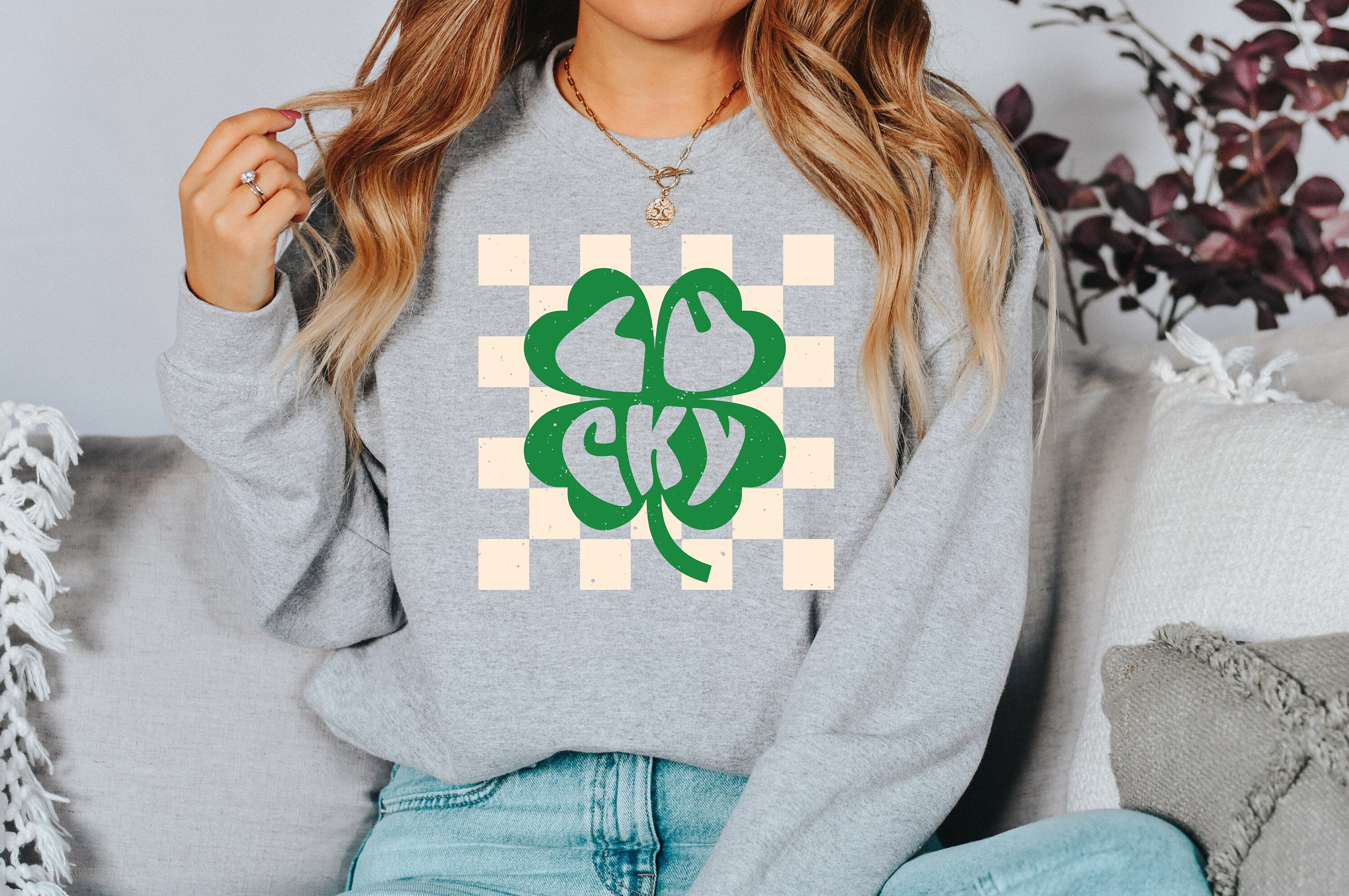 Lucky Retro Sweatshirt, Lucky Clover Sweater, St Patricks Day Sweatshirt, Lucky Pullover, Womens Lucky Sweatshirt, Lucky Crewneck, Shamrock