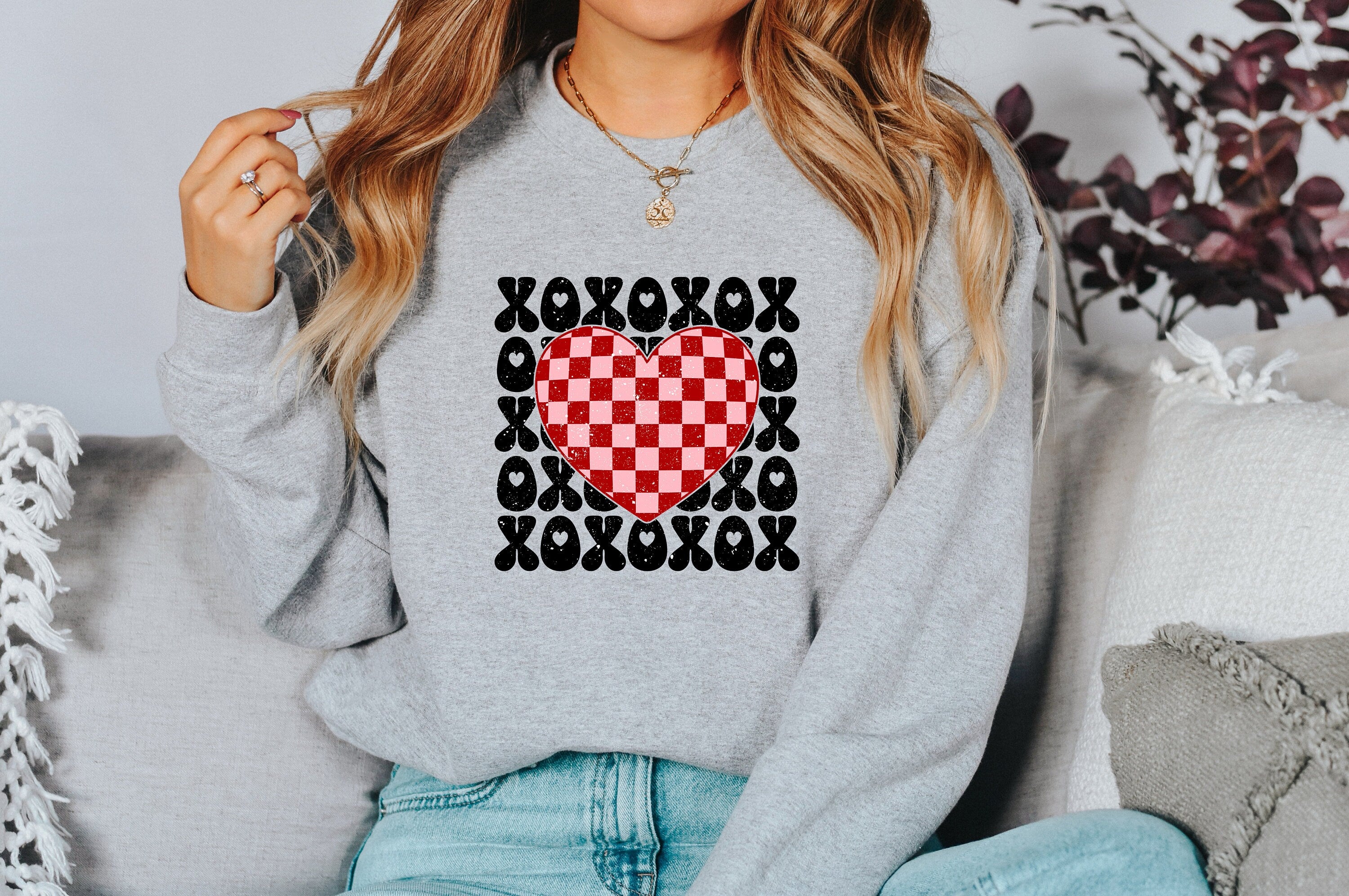 Retro Valentines Sweatshirt, XOXO Heart Sweater, Valentines Day Pullover, Womens Valentines Crewneck, Galentines Day T, Kisses and Hugs Crew