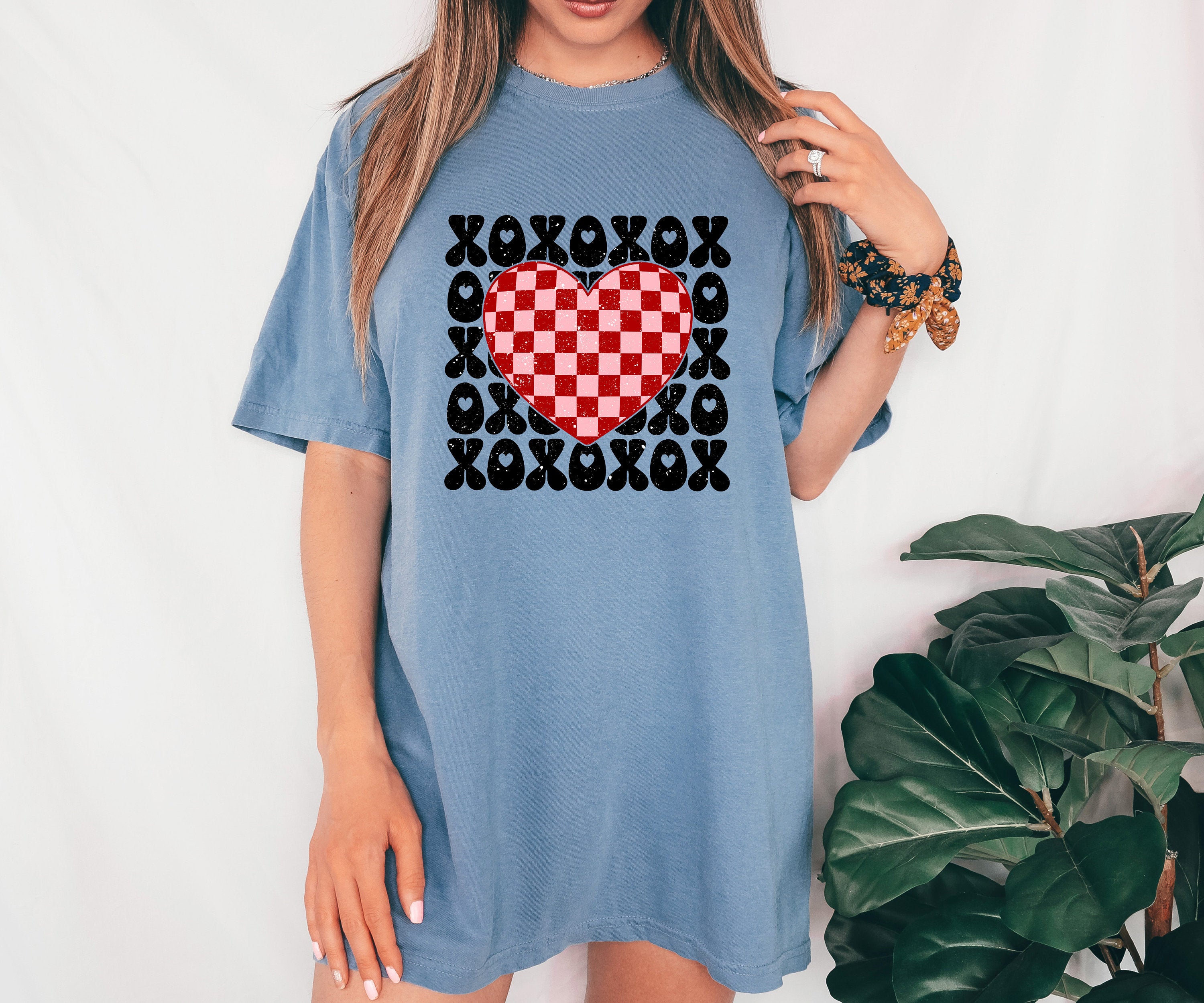 Retro Valentines Day Comfort Colors Shirt, XOXO, Vintage Galentines Day T Shirt, Love Shirt, Kisses and Hugs Shirt, Holiday Graphic T